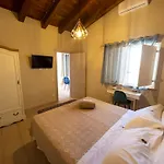 La Corte Di Afea Oda ve Kahvaltı 4*